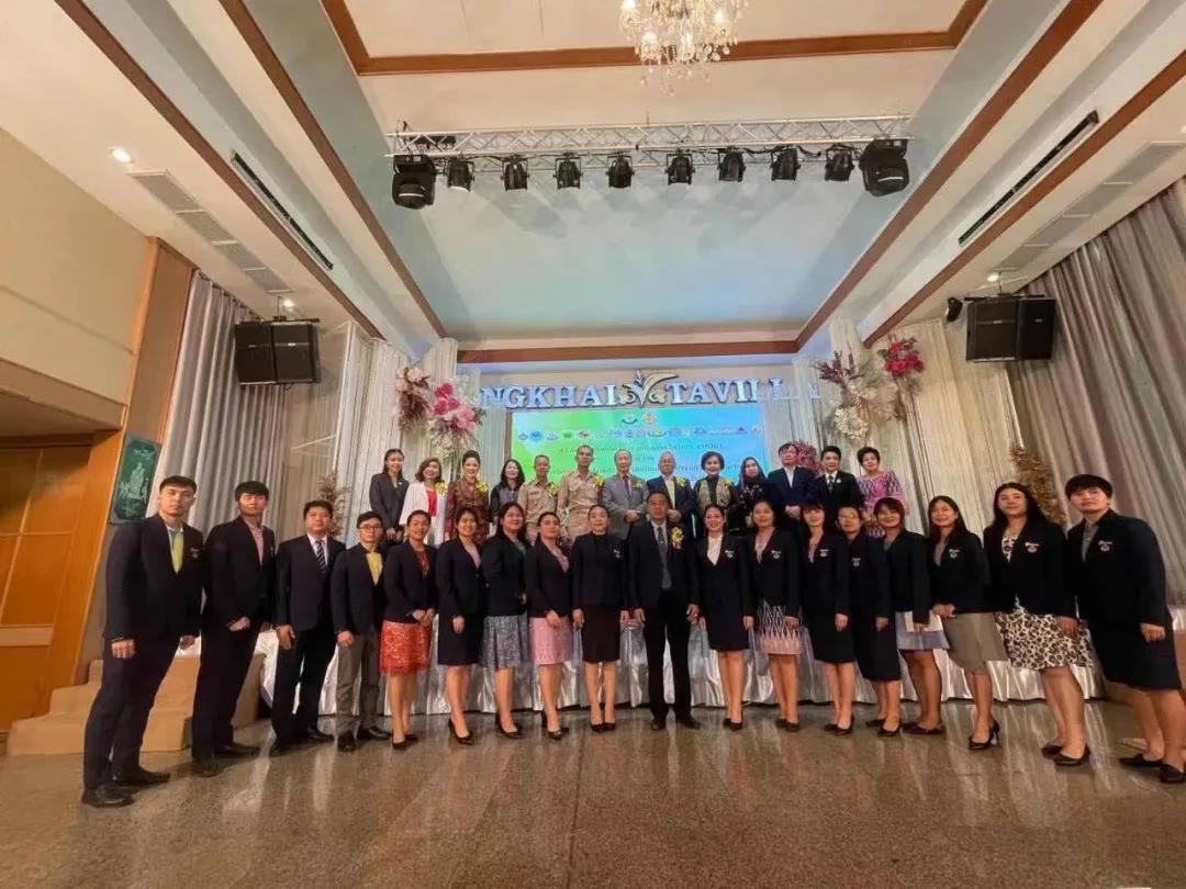 格乐大学领导班子走访泰国东北廊开府