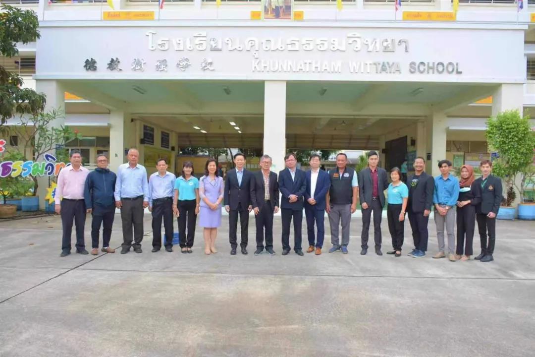 格乐大学王长明主席率队到访泰国南部德教树强学校