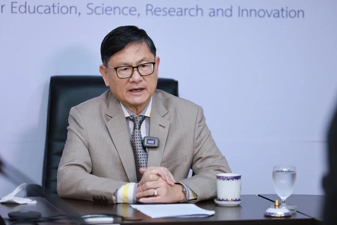 泰国高等教育科研创新部 部长亲自担任格乐大学主办的中国学国际学术研讨大会主席并录制开幕式致辞！