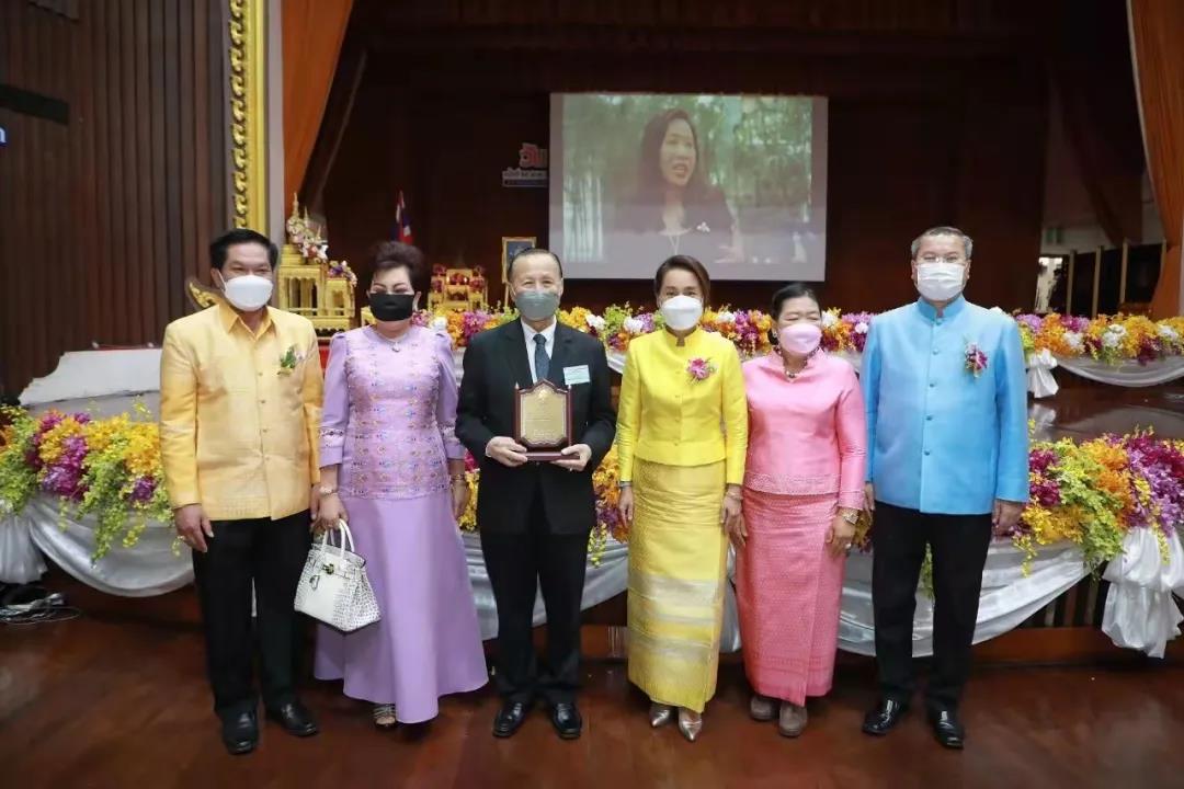 祝贺格乐大学校长荣获泰国2022年度“国家教育贡献者奖”