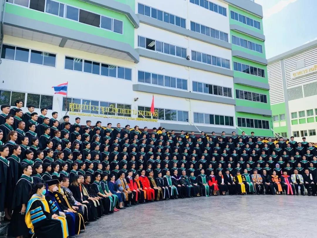 泰国格乐大学泰籍学生毕业典礼隆重举行！祝同学们前程似锦