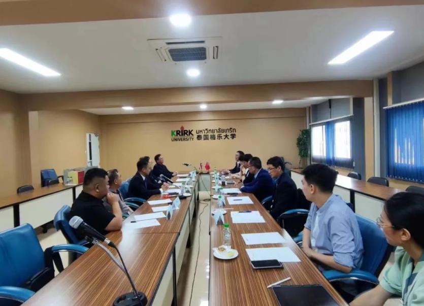 南京市鼓楼区区委常委、鼓楼区海外联谊会会长徐宝军率参访团到访格乐大学