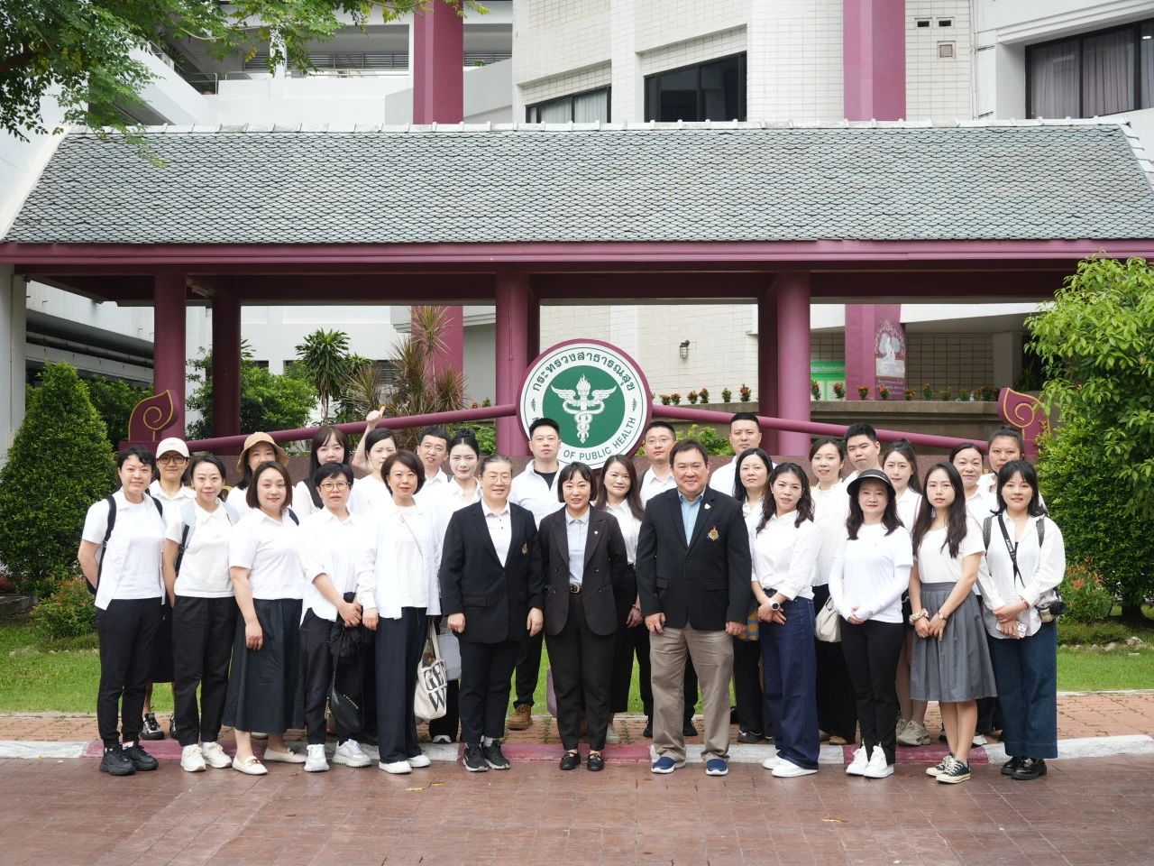 深化中泰医学健康产业交流：格乐大学EMBA代表团访问泰国传统医学司